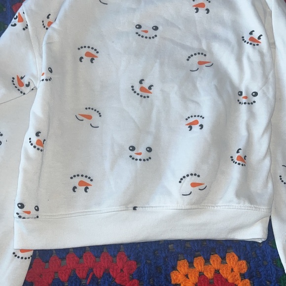White Girl Sweatshirt Snowman Face Smile - Picture 14 of 17